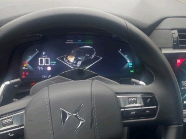 DS DS 7, DS DS 3, PEUGEOT 508 II, PEUGEOT 3008 II Biztosítéktábla Motortér