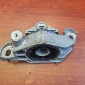 DS DS 7, DS DS 4, DS DS 9, OPEL GRANDLAND X, RENAULT CLIO IV, PEUGEOT 3008 II Elektromos Motor Tartó Bak (Fém)