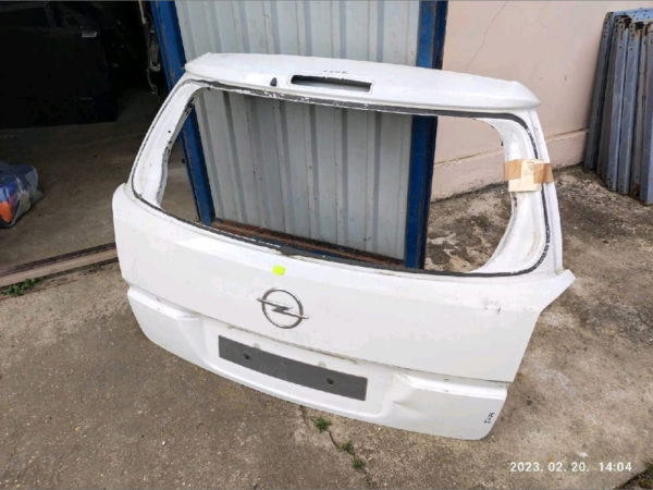 Opel Astra H kombi csomagtérajtó