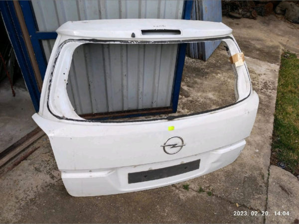 Opel Astra H kombi csomagtérajtó