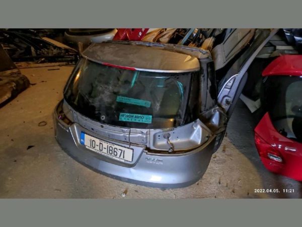 Opel Insignia A kombi csomagtérajtó