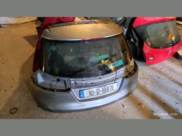 Opel Insignia A kombi csomagtérajtó