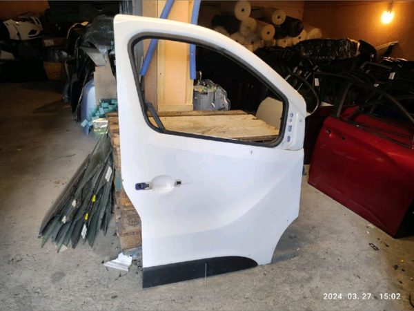 RENAULT TRAFIC III Jobb első Ajtó (Üres lemez)