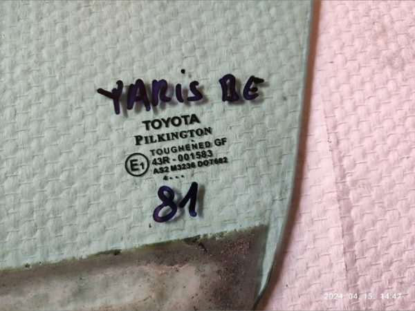 TOYOTA YARIS (P13) Bal első Ablak